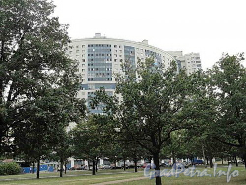 Проспект Космонавтов, дом 37,жилой комплекс «Доминанта». Фото август 2010 г.