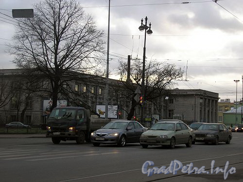 Фасад со стороны Московского пр.