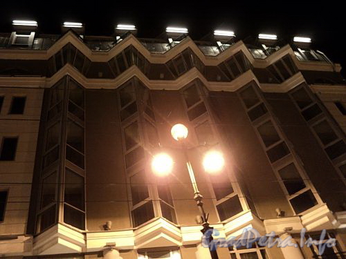 Отель Парк Инн Невский. Ночная подсветка фасада. Фото январь 2011 г.