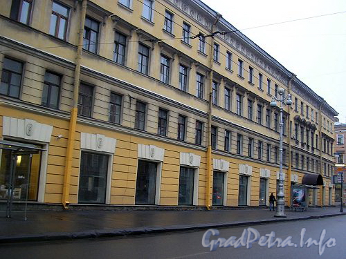 Невский проспект, дом 113 / Полтавская улица, дом 4. Общий вид фасада здания. Фото 2006 года.