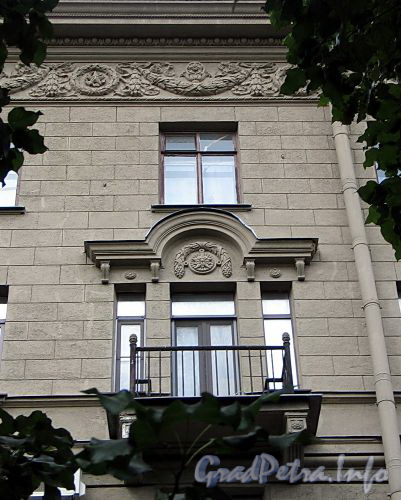 Кронверкский пр., д. 31. Фрагмент фасада. Фото октябрь 2010 г.