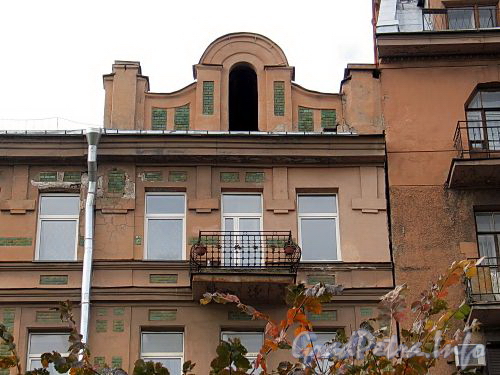 Кронверкский пр., д. 69. Фрагмент фасада. Фото октябрь 2010 г.