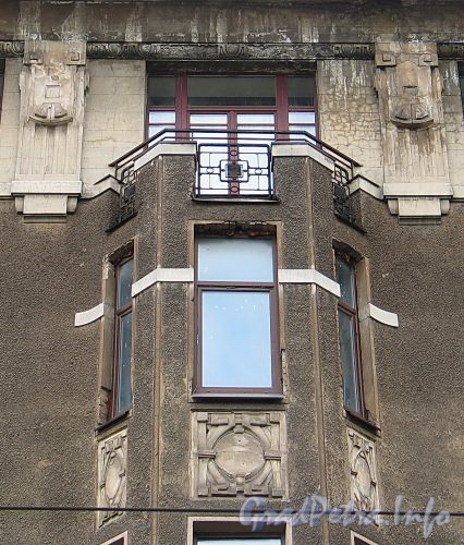 Кронверкский пр., д. 77. Фрагмент фасада. Фото октябрь 2010 г.