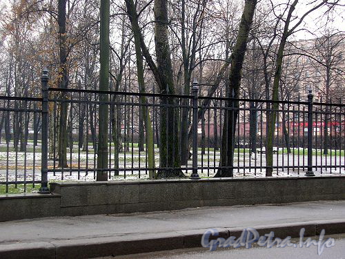Ограда Московского парка Победы со стороны Кузнецовской ул.