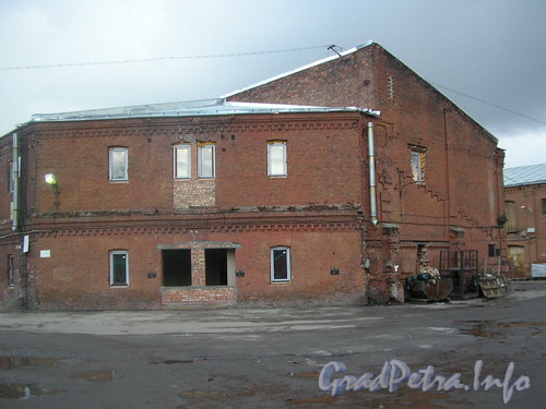 Один из складских корпусов. Фото 2006 г.