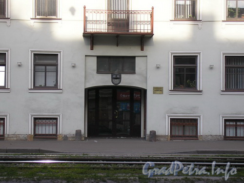 Лиговский пр. д. 112, фрагмент фасада дома. Фото 2005 г.
