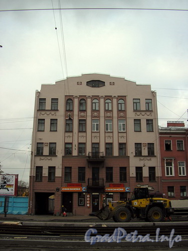 Лиговский пр. д. 121, общий вид здания после реставрации фасада. Фото 2007 г.