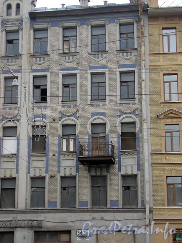 Лиговский д. 251, фрагмент фасада здания. Фото 2005 г.