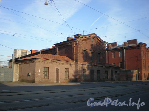 Новочеркасский пр., д. 2, здание казарм Новочеркасского полка. Фото 2008 г.