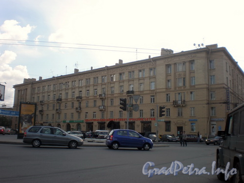 Полюстровский пр., д. 47, фасад здания со стороны площади Калинина. Фото 2008 г.