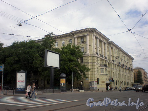 Среднеохтинский пр., д. 27, Общий вид здания. Фото 2008 г.