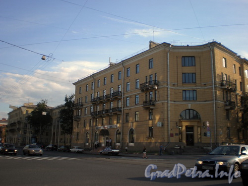 Среднеохтинский пр., д. 52, Общий вид здания. Фото 2008 г.