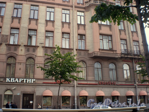 Пр. Чернышевского, д. 12, фрагмент фасада здания. Фото 2008 г.