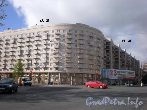 Гражданский пр., д. 2-4 , общий вид зданий на перекрестке Гражданского пр. и пр. Непокоренных. Фото 2008 г.
