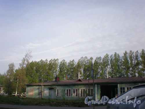 Коломяжский пр., д. 6. Здание билетных касс ж/д станции «Новая деревня». Фото 2008 г.