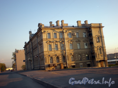 Малоохтинский пр., д. 53, вид здания с торца. Фото 2008 г.