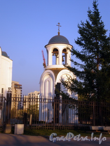 Малоохтинский пр., д. 52, церковь Покрова Пресвятой Богородицы, часовня. Фото 2008 г.
