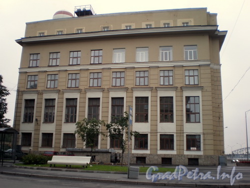 Малоохтинский пр., д. 98, общий вид здания. Фото 2008 г.