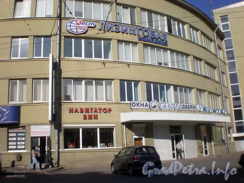 Пр. Медиков, д. 5, фрагмент фасада здания. Фото 2008 г.
