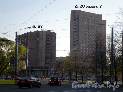 2-ой Муринский пр., д. 51 и д. 51 к. 1, общий вид зданий от площади Мужества. Фото 2008 г.