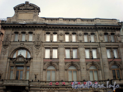 Невский пр., д. 62, фрагмент фасада здания. Фото 2008 г.