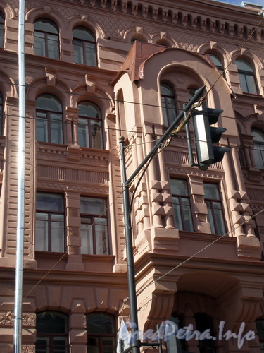 Невский пр., д. 129, фрагмент фасада здания. Фото 2008 г.