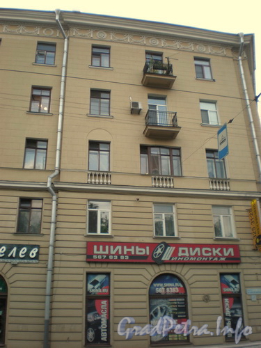 Пр. Обуховской Обороны, д. 17, фрагмент фасада здания. Фото 2008 г.