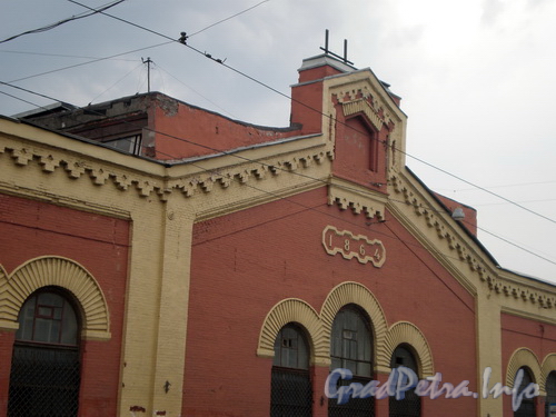 Пр. Обуховской Обороны, д. 40, фрагмент фасада здания. Фото 2008 г.