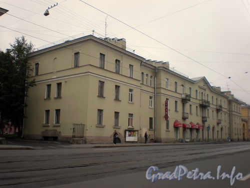 Среднеохтинский пр., д. 11 к. 1, общий вид здания. Фото 2008 г.