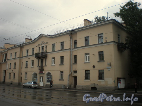Среднеохтинский пр., д. 17, вид на здание от ул. Малыгина. Фото 2008 г.