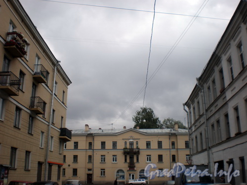Среднеохтинский пр., д. 17, фрагмент фасада здания. Фото 2008 г.