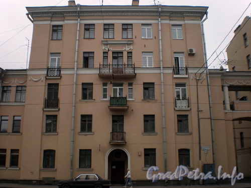Среднеохтинский пр., д. 29, фрагмент фасада здания. Фото 2008 г.