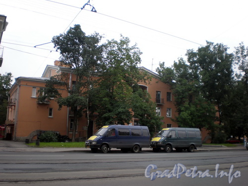 Среднеохтинский пр., д. 31, общий вид здания. Фото 2008 г.