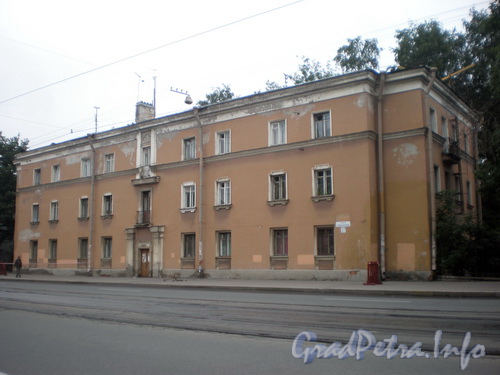 Среднеохтинский пр., д. 37, общий вид здания. Фото 2008 г.