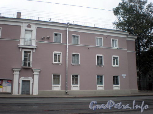 Среднеохтинский пр., д. 45, общий вид здания. Фото 2008 г.