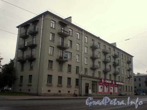 Среднеохтинский пр., д. 49, общий вид здания. Фото 2008 г.
