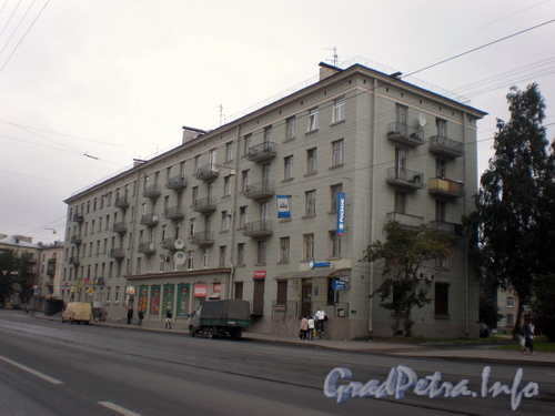 Среднеохтинский пр., д. 51, общий вид здания. Фото 2008 г.