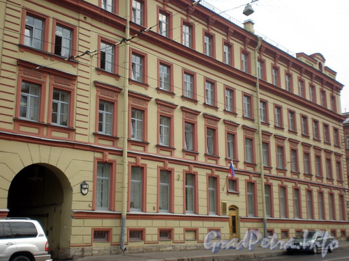 Суворовский пр., д. 65, фрагмент фасада здания. Фото 2008 г.