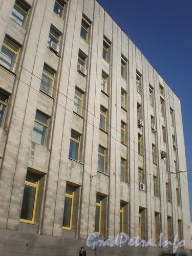 Суворовский пр., д. 67, фрагмент фасада здания. Фото 2008 г.