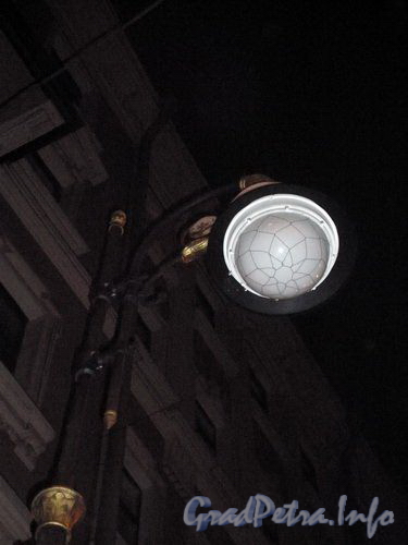Новый фонари на Литейном проспекте.
