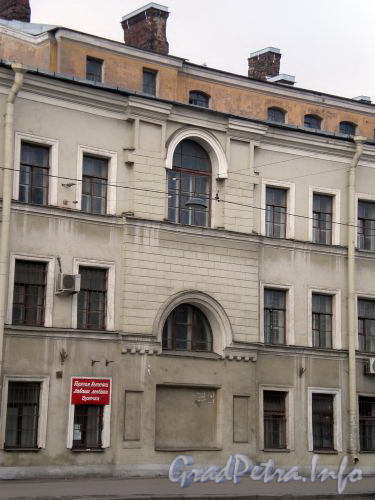 Лиговский пр., д. 293. Центральная часть фасада по Лиговскому проспекту. Февраль 2009 г.