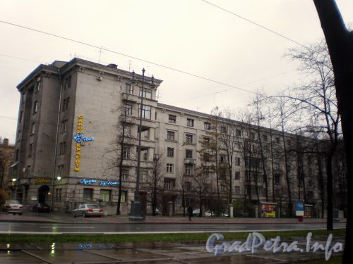 Московский проспект, д. 151. Фрагмент фасада здания. Октябрь 2008 г.