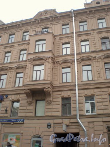 Невский пр., д. 139. Фрагмент фасада здания. Октябрь 2008 г.