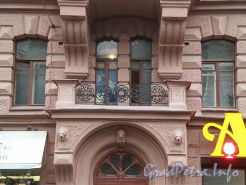Невский проспект, д. 129. Решетка балкона. Ноябрь 2008 г.
