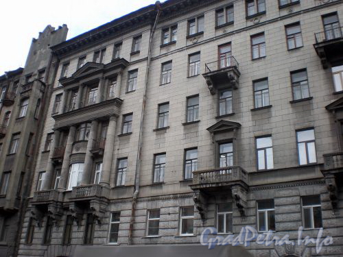 Измайловский пр., д. 18. Фрагмент фасада здания. Сентябрь 2008 г.