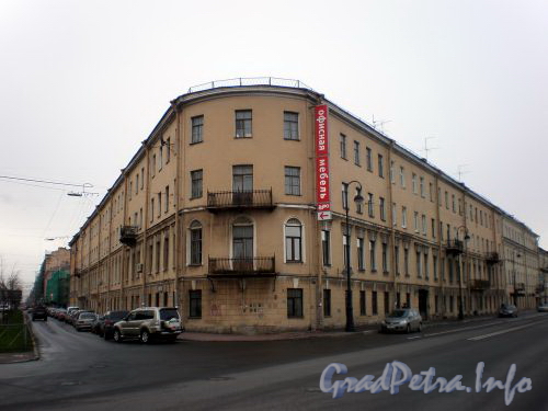 Средний пр., д. 1/Наб. Адмирала Макарова, д. 18. Общий вид здания. Октябрь 2008 г.