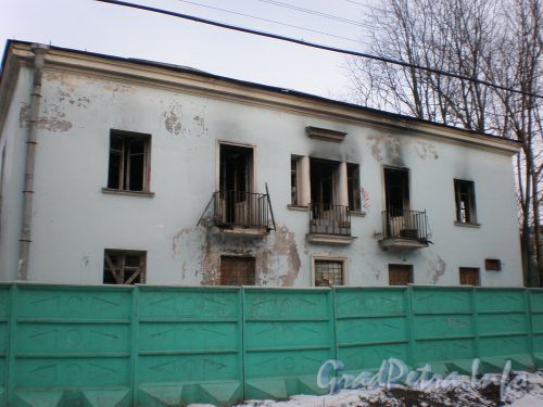 Ярославский пр., д. 31. Фрагмент фасада здания после пожара. Апрель 2009 г.