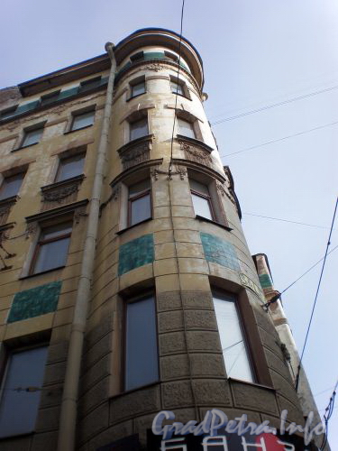 Ярославский пр., д. 13. Фасад здания по Ярославскому проспекту Апрель 2009 г.