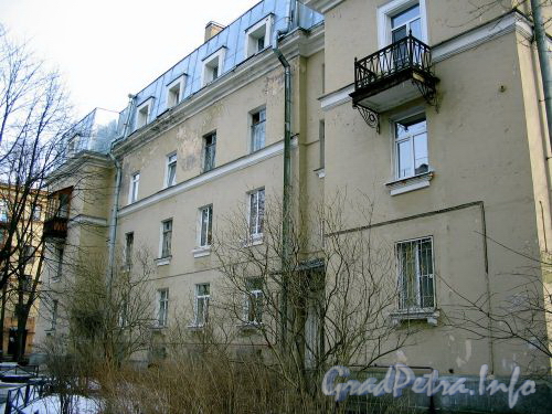 Ярославский пр., д. 15. Фрагмент фасада здания. Апрель 2009 г.