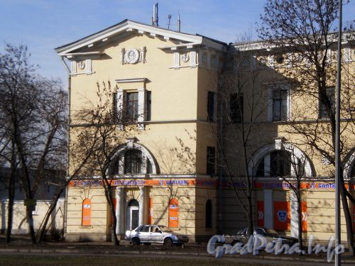 Витебский пр., д. 9. Фрагмент фасада здания. Апрель 2009 г.